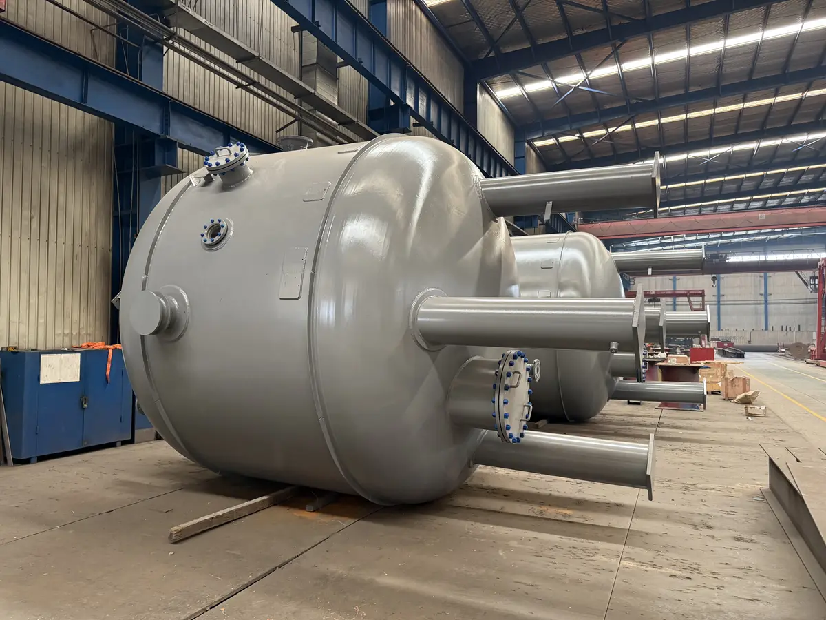 Vessel with nozzles
